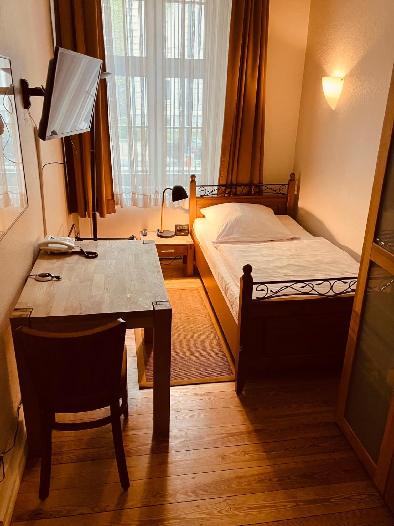 Hotel Amsterdam Hamburg-Harburg Exteriör bild