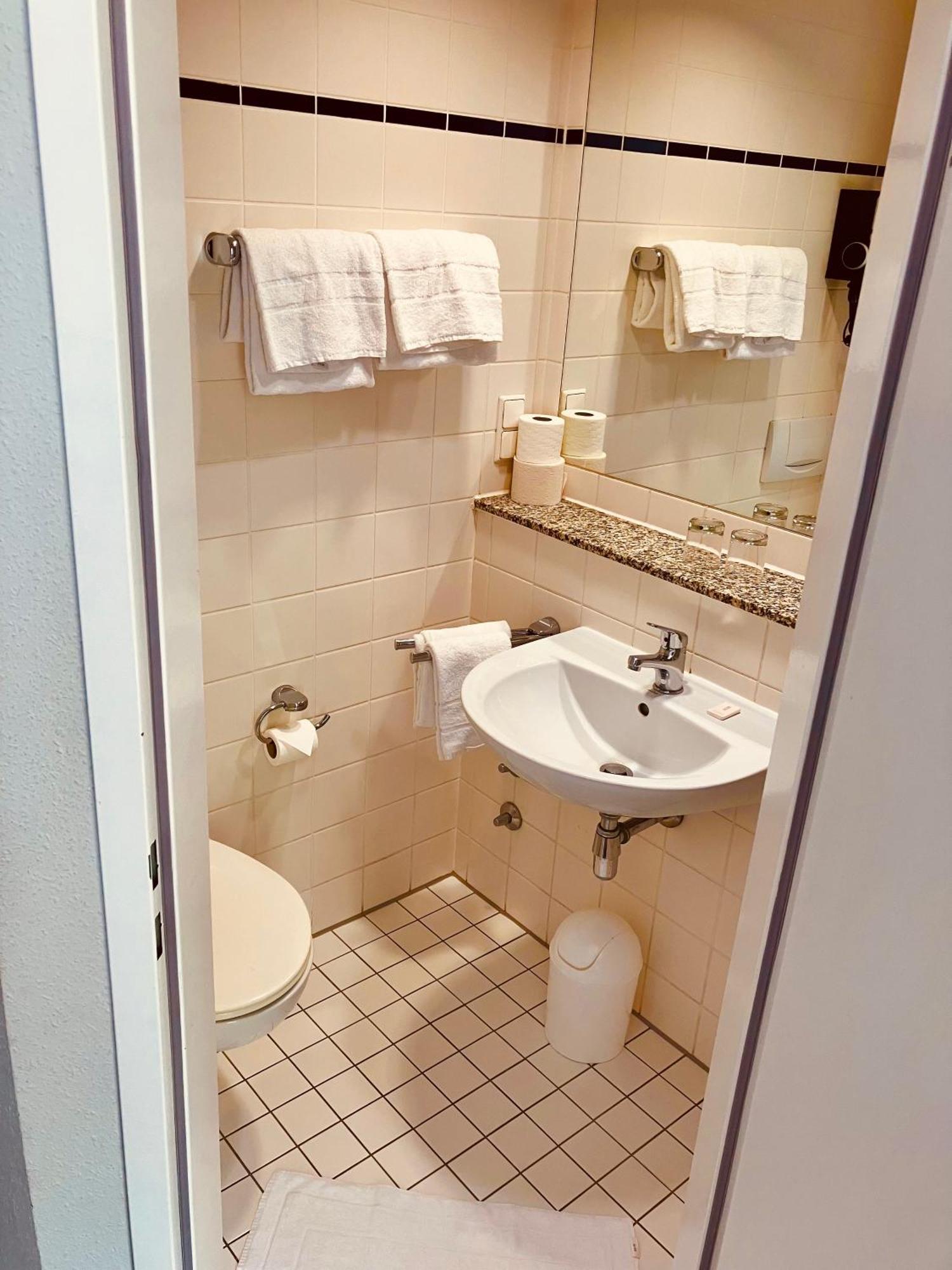 Hotel Amsterdam Hamburg-Harburg Exteriör bild